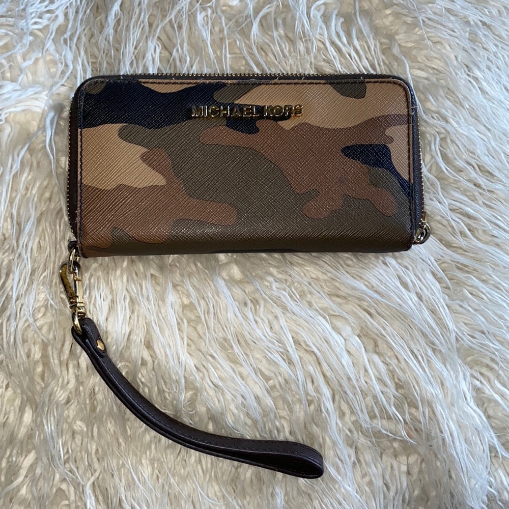 Camo Michael Kors wristlet / wallet